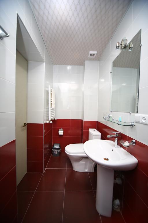 Discovery Hotel Kutaisi Quarto foto